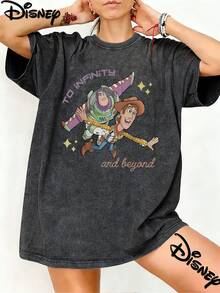 Disney Toy Story Buzz Lightyear Flies Side By Side With Woody, And The Words TO INFINITY And Beyond Shine With Elements, Prints, Designs, , Oversized Fashions, Old T-Shirts, Street Styles, Retro Fashion Lovers In Spring And Summer Of 2026, Popular Styles, Old Round Neck T-Shirts. - 黑色 - 查看 2
