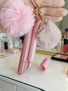 可爱毛绒球唇彩管钥匙扣 - 塑料唇油容器，带柔软挤压口和盖子，可爱的毛绒球装饰，可随身携带唇彩、唇油、润唇膏 - 可作为装饰钱包、背包、耳机包、行李箱和汽车配件钥匙扣，适合返校、夏季、斋月、情人节、圣诞节或感恩节（空唇彩管，可重复填充。） - 彩色 - 查看 6