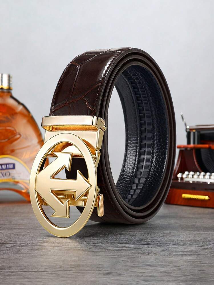 男士竹纹压花PU皮带，配箭头圆形自动扣。皮带扣有金色、银色和黑色三种镀层可选，皮带本身则有黑色和棕色两种颜色。这款皮带采用可调节棘轮设计，风格奢华商务休闲，是父亲节和周年纪念日的理想礼物。 - 彩色 - 查看 16