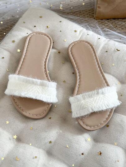 1 Pair Girls' Solid Color Tassel Ruffle Thong Sandals. 2026 Summer New Style, Solid Color Tassel Woven, Comfortable & Versatile, Soft Surface, Non-Slip, Open Toe, Flat, Minimalist Style, Suitable For Summer Beach, Vacation, Daily Wear