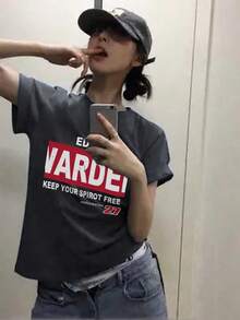 Camiseta de manga corta de cuello redondo con estampado digital de letras, top de mujer de ajuste holgado y casual de moda para el verano - Gris oscuro - Ver 10