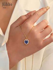 Hihho 这款心形项链是约会之夜的必备单品。环绕式设计能随着你的每一个动作捕捉光线，为你的连衣裙或衬衫增添浪漫奢华的气息。 - 心型 - 查看 5