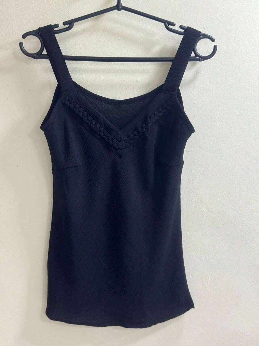 Tank Top With Braid In The Front. - 黑色 - 查看 1