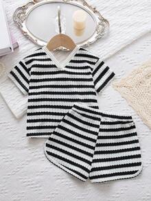 2pcs Baby Girls' Summer New V-Neck Short Sleeve Striped Top With Bow Decor And Casual Sports Shorts Set, Suitable For Outdoor Wear - Black and White - View 3