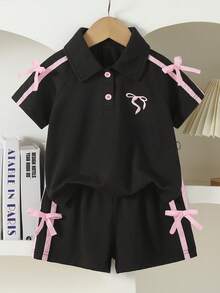两件套，年轻女孩时尚舒适插肩袖刺绣蝴蝶结装饰短袖针织polo衫搭配撞色蝴蝶结短裤，适合度假和日常穿着。 - 黑色 - 查看 3