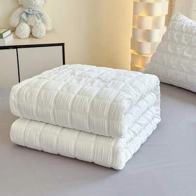 1pc Skin-Friendly Solid Color Bubble Chiffon + Quilted Plaid Summer Quilt, Soft & Fine, Moisture-Wicking & Breathable, Minimalist & Fashionable Air Conditioning Quilt