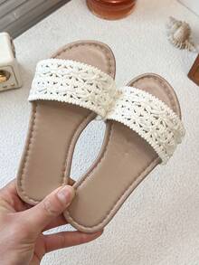 1 Pair Girls' White Hollow Crochet Flip Flops. 2026 Summer New 3D Crochet Woven Soft Breathable Durable Non-Slip Slip-On Flat Sandals, Suitable For Summer Daily, Vacation, Travel And Other Occasions - Beige - View 3