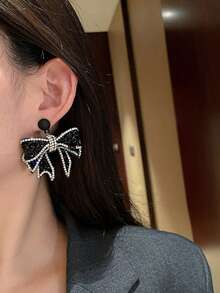 1对镶钻蝴蝶吊坠耳环，休闲简约配饰 - 黑色 - 查看 2