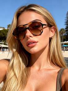 一副Y2K时尚眼镜，复古经典坏小子风格，适合街头、日常、节日、派对、送礼、街头风、海滩度假等场合。 - 彩色 - 查看 6