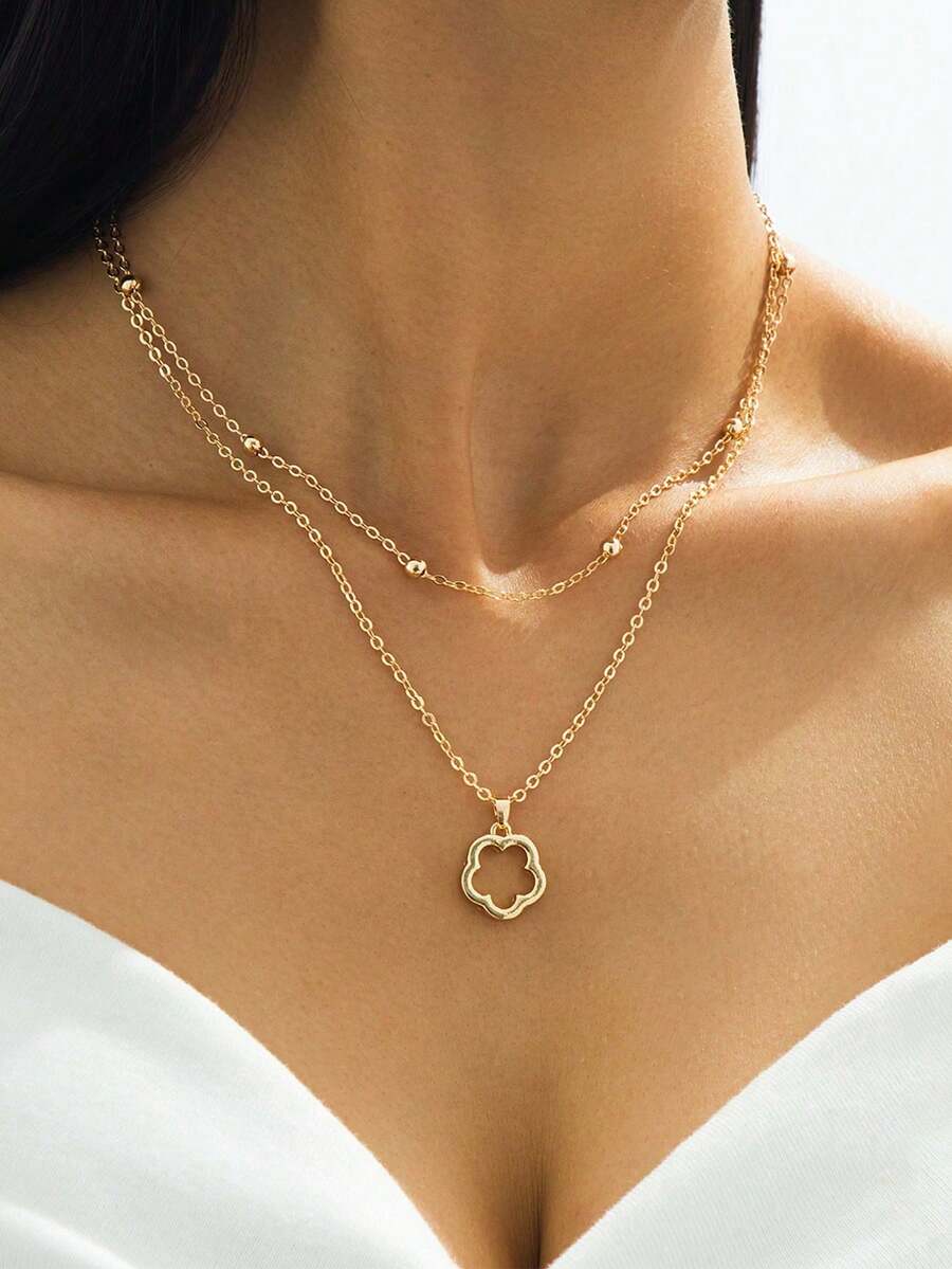 1pc Classic Fashionable Versatile Petite Golden Sweet Clover Hollow Pendant Necklace For Women (Due To Handmade Cutting, The Number Of Beads On The Chain May Vary, But The Final Length Remains The Same) - Yellow Gold - View 1