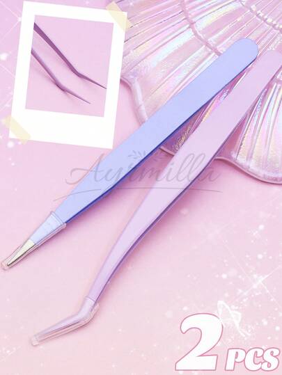 2 piezas Juego de rizador de pestañas con diferentes formas y colores, adecuado para diferentes tipos de rizadores de pestañas. El diseño de estilo plano es simple y la cabeza pequeña es fácil de satisfacer las necesidades. El acero grueso tiene alta dureza, elasticidad y durabilidad, y viene con una cubierta protectora para evitar lesiones en las manos, proporcionando un uso cómodo. La paleta de colores Macaron Morandi incluye un rizador de pestañas curvo morado y un rizador de pestañas de cabeza recta morado. Multifuncional y práctico