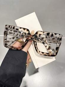 1/4 Pair Women's Geometric Pattern Large Frame Transparent Windproof Plastic Glasses Set, Modern Minimalist Multi-Functional, Suitable For School, Street Photography, Decoration - Transparent - View 4