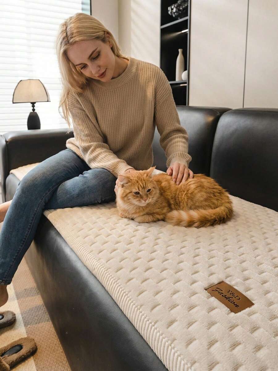 1件加厚绗缝法兰绒沙发垫，宠物友好型防污防滑沙发套，秋冬季防刮沙发保护套，适用于L型组合沙发和1/2/3/4座沙发（单件出售） - 米色 - 查看 1