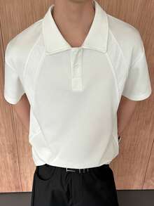 Camisa polo masculina branca BlueprintMan com ombros caídos e detalhe vazado, peça versátil e moderna com estilo vintage, leve e ideal para ocasiões formais e encontros. - Branco - Ver 2