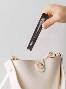 夏季清凉必备单品——便携式折叠小纸扇，传统风格彩绘纸扇，饰以地域特色图案，可180度翻转，轻巧便携，是旅行必备佳品，也是馈赠亲友、复活节、母亲节、独立日、婚礼季、毕业季、节假日旅行的理想之选。 - 彩色 - 查看 7