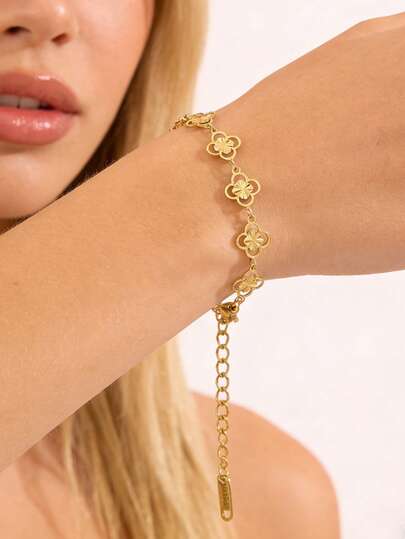 Camhanno 1 pieza Brazalete de acero inoxidable elegante y de moda, adecuado para citas románticas, fiestas animadas y viajes diarios, con una superficie de metal pulido para durabilidad y estética, con enlaces florales espaciados uniformemente y acentos texturizados, cómodo de usar todo el día, se combina fácilmente con atuendos casuales y formales
