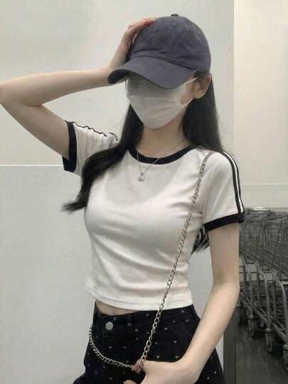 夏季新款复古撞色短袖T恤女款，数字印花Y2K性感修身露脐上衣