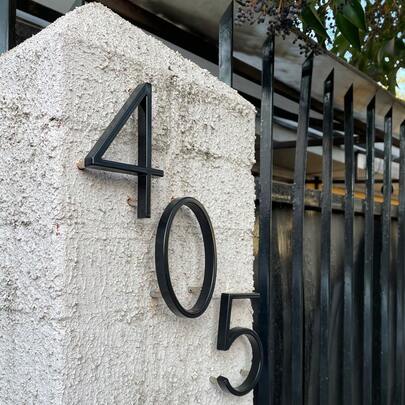 1pc 5-Inch Black Embossed Metal Address Plaque Number Sign - Zinc Alloy Outdoor House Number Set 0-9, Modern Farmhouse Style, Spring Porch Decor, Mother's Day Home Gift, Scandinavian Minimalism, Medieval Modern Entryway Accent