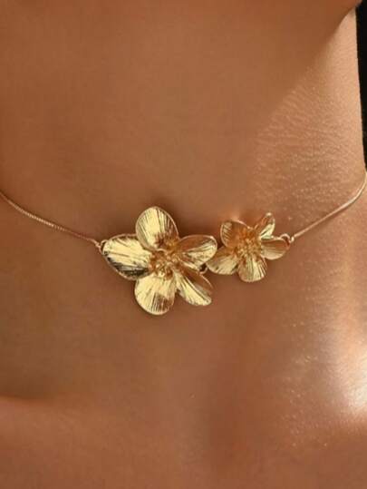 An Elegant And Adjustable Necklace Designed With Golden Flowers, Lightweight And Charming Jewelry Suitable For Everyday Wear, Beach Outings, Parties, And As A Gift For Friends, Valentine's Day, Mothers, And Mother's Day.