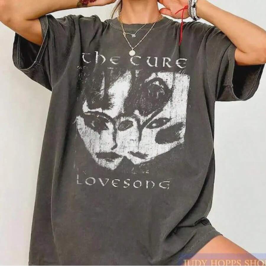 The Cure Vintage Shirt, 90s Band Graphic Tee, Retro Band Tees, Gothic Shirt, Gifts For Her, Alt Rock Shirt, Goth Clothing, Unisex - màu đen - Xem 1