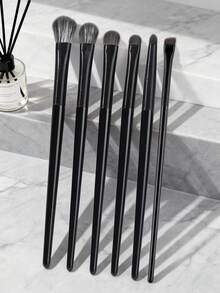 6支装软毛眼部化妆刷套装，适用于眼影晕染、眼线勾勒、眉毛修饰，包含眼影刷、眉刷、睫毛梳。 - 彩色 - 查看 3