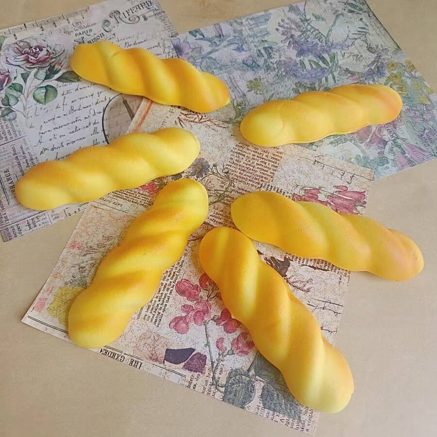 PU材质柔软逼真食物造型椒盐面包慢回弹挤压玩具，创意减压玩具，史迪奇玩具，旅行玩具，课堂解压玩具，迷你小物，洗澡玩具，圣诞文具，压力球，生日礼物，圣诞礼物，万圣节礼物，完美礼物，礼品