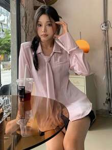 Y2K风格女式衬衫，粉色条纹不对称下摆长袖翻领上衣，适合上学和休闲穿着（配系带）春季款 - 粉色 - 查看 4