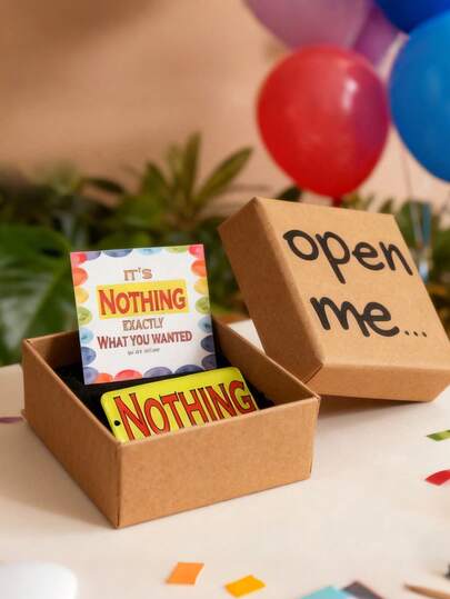 1 Bộ Hộp Quà Tặng Trò Đùa "Không Có Gì Bên Trong" - Hộp quà acrylic vui nhộn "Không Có Gì", với thiết kế hoạt hình đầy màu sắc, thích hợp làm quà tặng trong các bữa tiệc, trò đùa bạn bè, hộp quà tặng đồng nghiệp, tác phẩm nghệ thuật, quà tặng gây cười, tiệc sinh nhật, tiệc cưới, tiệc độc thân.