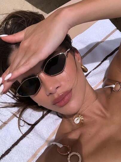 1 par de gafas de mujer con montura metálica geométrica de unicolor, estilo retro de moda, adecuadas para uso casual, playa de verano, al aire libre, viajes, con montura geométrica de estilo vintage, apropiadas para salir, volver al colegio