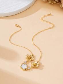 1pc Elegant Luxurious Sparkling White Lucky Clover Gold Textured 5-Petal Flower Pendant Necklace For Women - Multicolor - View 3