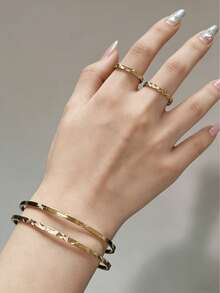 Bộ 4 món: 2 vòng tay & 2 nhẫn, nhẫn kiểu Pháp giản dị với họa tiết hoa đa sắc, chất liệu thép không gỉ 316, phù hợp để đeo hàng ngày, đi làm, mua sắm, hẹn hò, gặp gỡ bạn bè. Bộ trang sức thời trang đa năng dành cho phụ nữ theo đuổi phong cách giản dị nhưng tinh tế. - Bộ chăn ga gối đệm 4 món bán sỉ - Xem 1