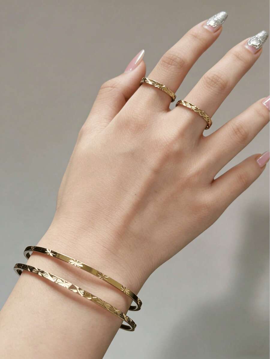 Bộ 4 món: 2 vòng tay & 2 nhẫn, nhẫn kiểu Pháp giản dị với họa tiết hoa đa sắc, chất liệu thép không gỉ 316, phù hợp để đeo hàng ngày, đi làm, mua sắm, hẹn hò, gặp gỡ bạn bè. Bộ trang sức thời trang đa năng dành cho phụ nữ theo đuổi phong cách giản dị nhưng tinh tế. - Bộ chăn ga gối đệm 4 món bán sỉ - Xem 1