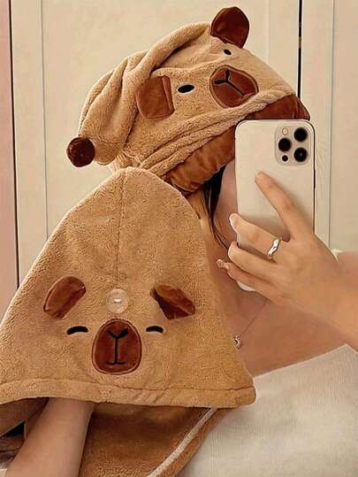 2条/套可爱卡通水豚珊瑚绒干发巾，吸水性强，速干，适合女性、儿童和可爱女孩使用。这款高品质时尚干发巾不仅是完美的家居和浴室装饰品，也是提升生活品质的绝佳礼物。湿发、卷发和长发必备。可爱的卡通设计尤其受到女性的喜爱。