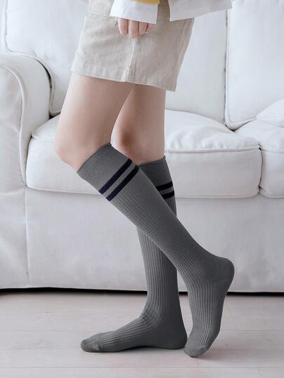 1双女士竖条纹过膝袜