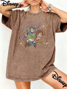 Disney Toy Story Buzz Lightyear Flies Side By Side With Woody, And The Words TO INFINITY And Beyond Shine With Elements, Prints, Designs, , Oversized Fashions, Old T-Shirts, Street Styles, Retro Fashion Lovers In Spring And Summer Of 2026, Popular Styles, Old Round Neck T-Shirts. - 卡其色 - 查看 2