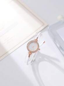 一套优雅的石英手表和珠宝配饰套装，包括一款时尚的圆形女士腕表和一条镶钻手链。 - 彩色 - 查看 2