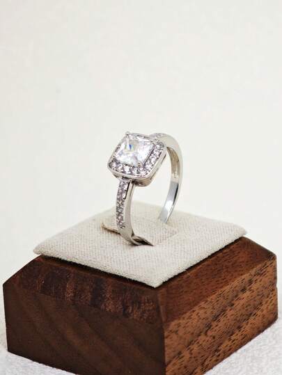 Anel clássico e elegante com microcravação pavé de zircônias cúbicas quadradas, ideal para casamento (1 peça).