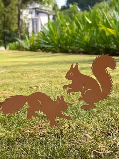 Metal Squirrel Yard Decoration, A Set Of 2 Outdoor Rusted Decorative Statues, Garden Wooden Stake Decoration Squirrel Gift For Ladies/Gentlemen, Courtyard Art, Outdoor Decoration, Terrace, Lawn Decoration, Garden Decoration