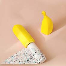1pc Banana Shaped Lint Remover, 2-In-1 Multi-Functional Mini Reusable Lint Brush For Home & Pet - Banana - View 4