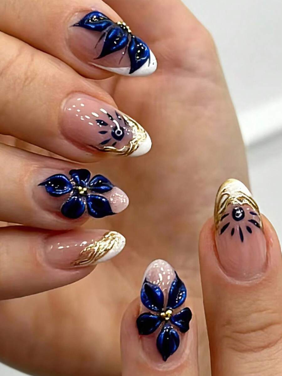 24片短款扁平杏仁形人造指甲，手工法式3D复古蓝色花卉甜美镀金设计，全覆盖可卸可佩戴，适合女性参加派对、舞蹈和日常使用。 - 彩色 - 查看 1