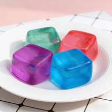一款创意十足的冰砖造型慢回弹玩具，纯手工制作，是缓解压力的理想之选。它表面薄如纸，触感光滑柔软，富有弹性。这款玩具既可以捏来捏去，又能带来令人爱不释手的舒适手感，是缓解压力的神器。无论是作为桌面摆件，还是作为一份贴心的礼物，都能有效缓解办公压力。 - 彩色 - 查看 4