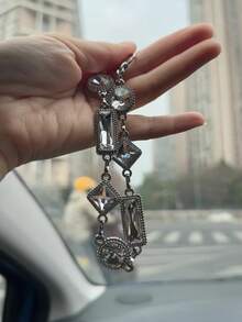 奢华、清新、甜美风格的水晶钻石金属手链/手镯/手机挂绳/钥匙扣，饰有优雅的矩形钻石设计，可作为手机挂饰、智能手机肩带、智能手机腕带、手机配件、手机挂饰、钥匙扣、手机吊坠、手机挂绳等使用。 - 彩色 - 查看 1