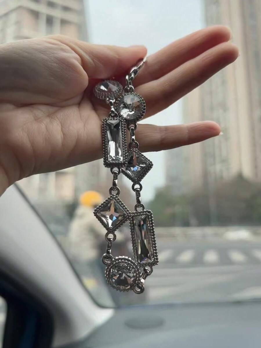 奢华、清新、甜美风格的水晶钻石金属手链/手镯/手机挂绳/钥匙扣，饰有优雅的矩形钻石设计，可作为手机挂饰、智能手机肩带、智能手机腕带、手机配件、手机挂饰、钥匙扣、手机吊坠、手机挂绳等使用。 - 彩色 - 查看 1