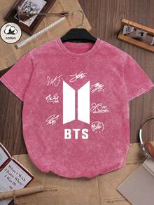 New American-Style 100% Cotton T-Shirt Suitable For Both Men And Women. Featuring Fun Retro K-Pop Cartoon Letter Pattern Printing. Comfortable, Retro And Fashionable Casual Outfit From The Korean Style, Suitable For Various Occasions. A Regular, Niche Punk-Style Fitted Black Round-Neck Short-Sleeved Washed T-Shirt. A Washed-Out Retro Series Of Comfortable Cotton T-Shirts. Easy To Create Retro Casual Clothing. Suitable For Daily Commuting, Casual Outings, Music Festivals, And Daily Wear. Classic Retro Style. Men's Printed T-Shirt, Women's Printed T-Shirt, Couple's Outfit. - 玫紅色 - 查看 4