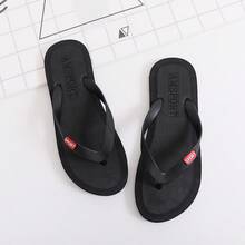 Chanclas para hombres, sandalias tipo chancla de alta gama antideslizantes y resistentes a los olores, zapatos de playa de goma con suela gruesa y de moda para exteriores - Negro - Ver 4