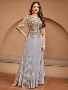 Gray V-Neck Beaded Embroidery Pleated Gown - Silver - View 3