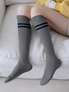 1 Pair Women's Vertical Striped Knee High Socks - Grey - View 4