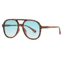 一副Y2K时尚眼镜，复古经典坏小子风格，适合街头、日常、节日、派对、送礼、街头风、海滩度假等场合。 - 彩色 - 查看 7