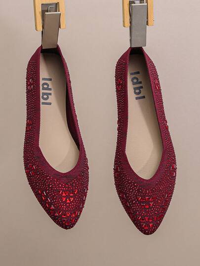 1双女士米色、红色、黑色针织尖头鞋，饰有水钻，软底套脚鞋，优雅百搭，适合通勤、派对、芭蕾舞等场合，四季皆宜。