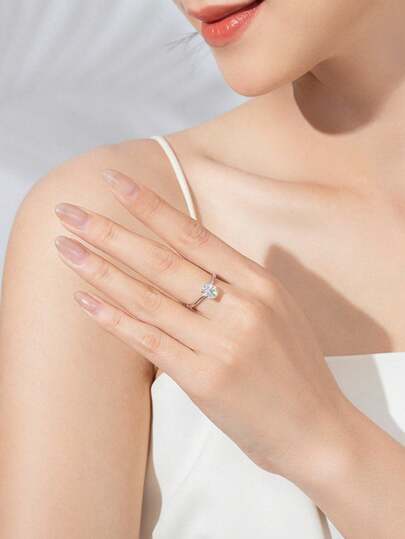 1枚S925纯银戒指，时尚女士简约奢华2克拉椭圆形仿钻铂金镀层戒指